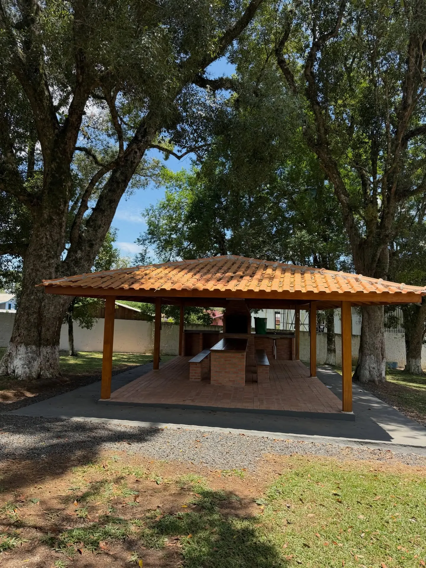 Quiosque e churrasqueira do clube