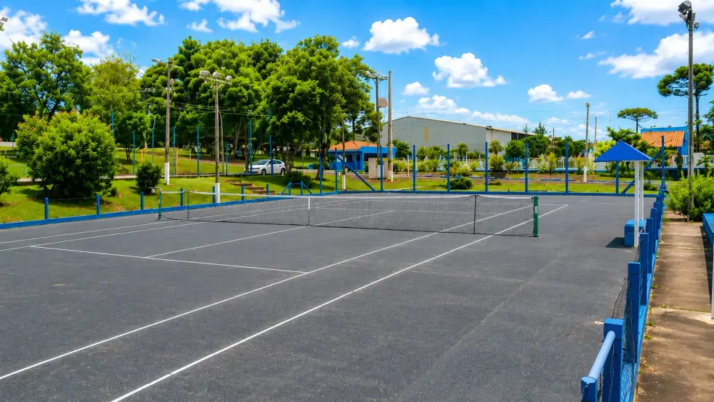 Quadra de tênis do clube